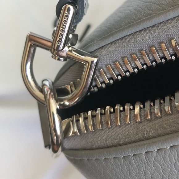 Givenchy Grey Medium Antigona Bag - Picture 6 of 15